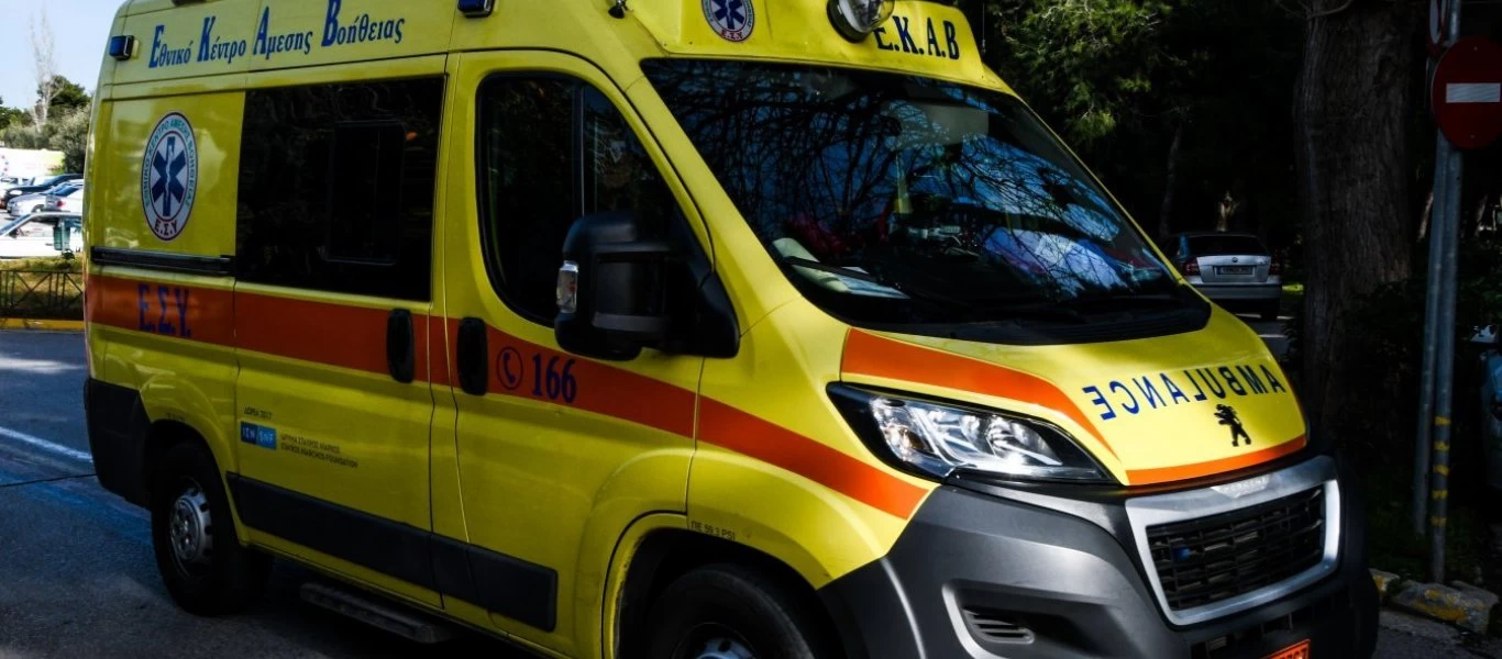 Τροχαίο ατύχημα στη Λ.Κηφισίας - Εγκλωβίστηκε ένα άτομο